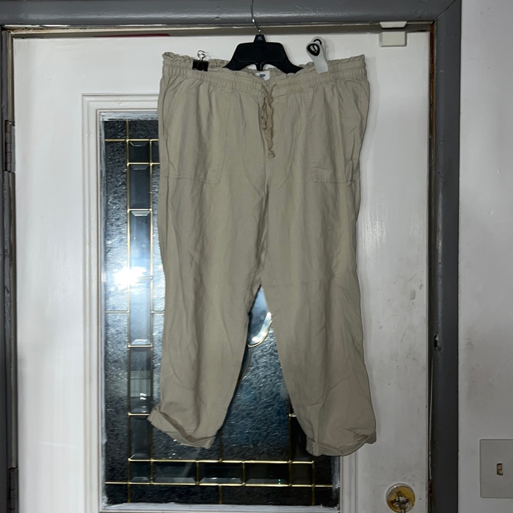 Old navy lightweight cropped pants